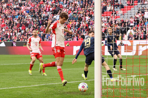 사진=게티이미지. 바이에른 뮌헨이 다름슈타트와의 분데스리가 경기를 앞두고 선발 명단을 발표했다. 이번에도 김민재는 벤치에서 출발하며 센터백 듀오는 마타이스 더 리흐트와 에릭 다이어가 구축했다.