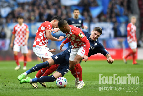 사진=게티이미지. 마인츠가 보훔전에서 2-0 완승을 거뒀다. 선발로 나선 이재성은 페널티킥을 유도하며 팀의 선제골을 이끌었고 후반전엔 정교한 헤더 패스를 통해 동료의 추가골을 도왔다. 이로써 이재성은 시즌 2호 어시스트를 적립했다. 마인츠는 이 경기 승리를 통해 리그 3경기 연속 무승의 늪에서 빠져나왔다.