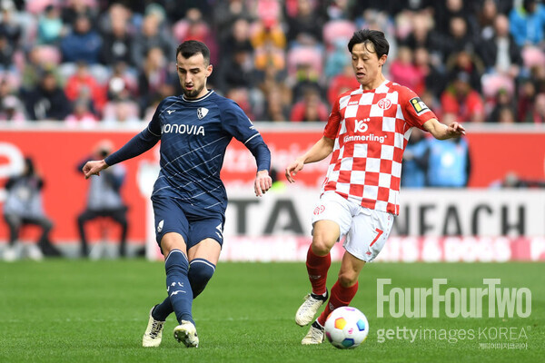 사진=게티이미지. 마인츠가 보훔전에서 2-0 완승을 거뒀다. 선발로 나선 이재성은 페널티킥을 유도하며 팀의 선제골을 이끌었고 후반전엔 정교한 헤더 패스를 통해 동료의 추가골을 도왔다. 이로써 이재성은 시즌 2호 어시스트를 적립했다. 마인츠는 이 경기 승리를 통해 리그 3경기 연속 무승의 늪에서 빠져나왔다.