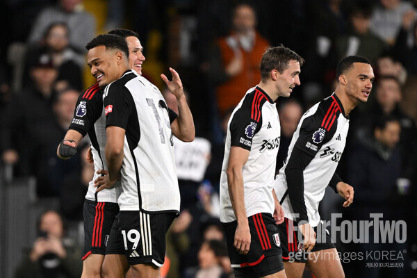 [사진=게티 이미지] 토트넘 훗스퍼는 17일 오전 2시 30분(한국시간) 영국 런던에 위치한 크라벤 코티지에서 열린 2023-24시즌 프리미어리그(PL) 29라운드에서 풀럼에 0-3으로 패배했다. 이로써 토트넘은 승점 53점으로 5위, 풀럼은 승점 38점으로 12위가 됐다.