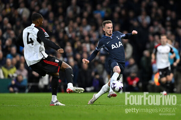 [사진=게티 이미지] 토트넘 훗스퍼는 17일 오전 2시 30분(한국시간) 영국 런던에 위치한 크라벤 코티지에서 열린 2023-24시즌 프리미어리그(PL) 29라운드에서 풀럼에 0-3으로 패배했다. 이로써 토트넘은 승점 53점으로 5위, 풀럼은 승점 38점으로 12위가 됐다.