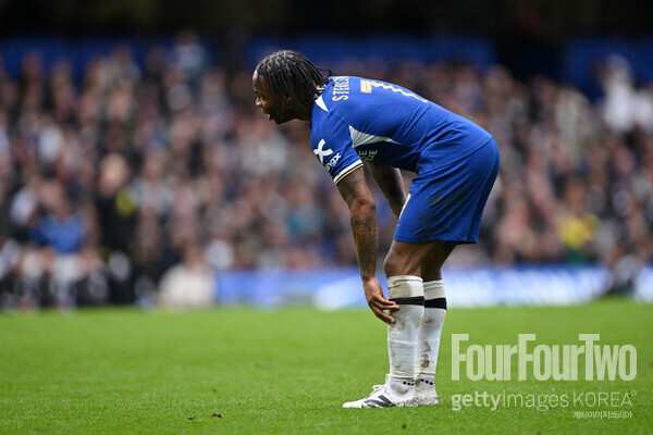 사진=게티이미지. 라힘 스털링이 팬들에게 사과했다. 첼시는 17일 오후 9시 45분(한국시간) 영국 런던에 위치한 스탬포드 브릿지에서 열린 2023-24시즌 잉글랜드 FA컵 8강전에서 레스터 시티(2부)를 4-2로 제압했다. 