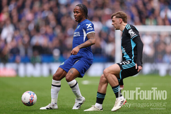 사진=게티이미지. 라힘 스털링이 팬들에게 사과했다. 첼시는 17일 오후 9시 45분(한국시간) 영국 런던에 위치한 스탬포드 브릿지에서 열린 2023-24시즌 잉글랜드 FA컵 8강전에서 레스터 시티(2부)를 4-2로 제압했다. 