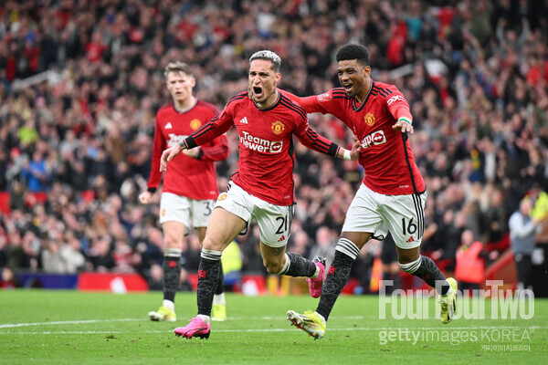 사진=게티이미지. 맨유의 준결승 진출에 PL 레전드들도 설전을 벌였다. 맨체스터 유나이티드는 18일 오전 0시 30분(한국시간) 영국 맨체스터에 위치한 올드 트래포드에서 열린 2023-24시즌 잉글랜드 FA컵 8강에서 리버풀과 연장 접전 끝에 4-3으로 승리했다.