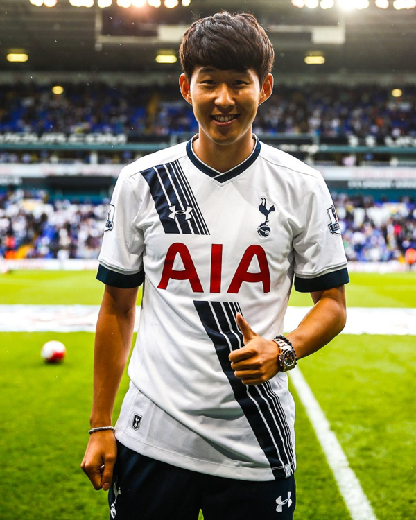 사진=BR 풋볼. 토트넘 홋스퍼가 손흥민과 계약 1년 연장 조항 발동을 본격적으로 준비할 예정이다. 유럽 축구 이적시장 전문가 파브리시오 로마노 기자는 14일(이하 한국시간) 자신의 SNS를 통해 “토트넘은 손흥민의 계약을 2026년 6월까지 연장하는 조항을 활성화하기 위한 절차를 시작했다. 손흥민이 토트넘에서 최소한 한 시즌 더 뛰는 게 구단의 계획이다”고 독점 소식을 전했다.