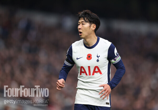 사진=게티이미지. 토트넘 홋스퍼가 손흥민과 계약 1년 연장 조항 발동을 본격적으로 준비할 예정이다. 유럽 축구 이적시장 전문가 파브리시오 로마노 기자는 14일(이하 한국시간) 자신의 SNS를 통해 “토트넘은 손흥민의 계약을 2026년 6월까지 연장하는 조항을 활성화하기 위한 절차를 시작했다. 손흥민이 토트넘에서 최소한 한 시즌 더 뛰는 게 구단의 계획이다”고 독점 소식을 전했다.
