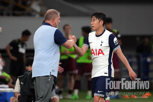 사진=게티이미지. 손흥민을 향해 인종차별적 발언을 했던 로드리고 벤탄쿠르가 심각한 중징계를 받을 예정이다. 영국 매체 '디 애슬레틱'은 14일(이하 한국시간) “토트넘 홋스퍼는 벤탄쿠르가 팀 동료 손흥민과 관련한 발언으로 인해 장기간 출전 금지 처분을 받을 것으로 예상하고 있다. 벤탄쿠르는 지난 9월 이 발언으로 인해 잉글랜드 축구협회(FA) 규정 위반 혐의로 기소됐다”고 보도했다.