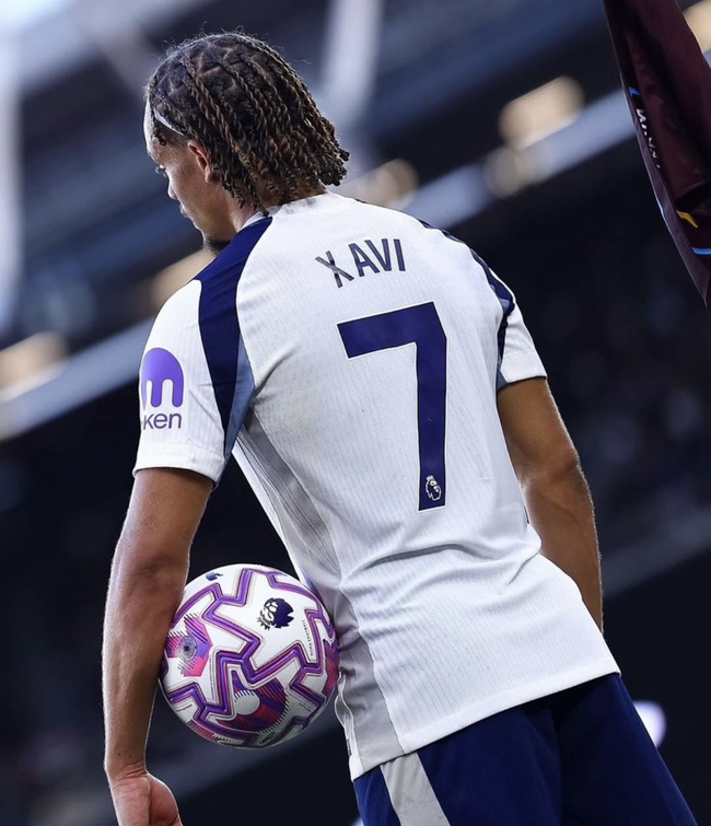 사진=시몬스 SNS