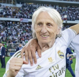 경기 중 지시를 내리는 코칭스태프